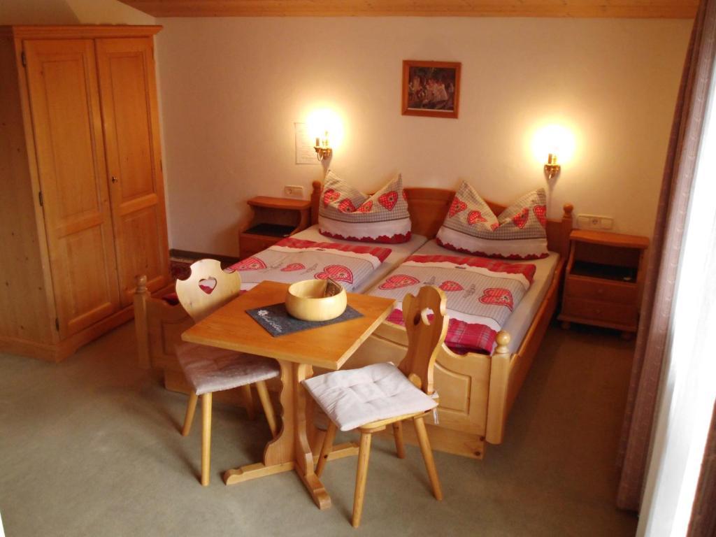 Gastehaus Rieser Hotel Ried im Zillertal Exterior photo